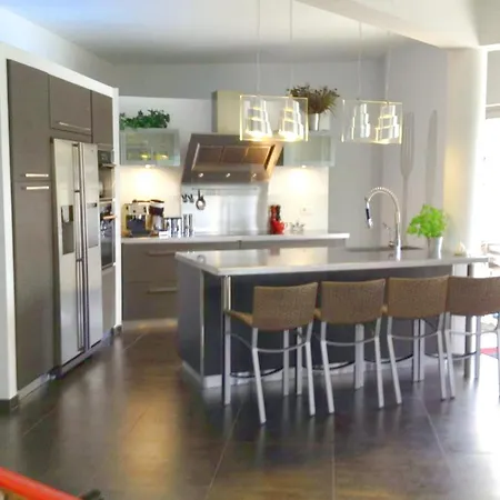 Dom wakacyjny Architect-Designed Villa Frejus